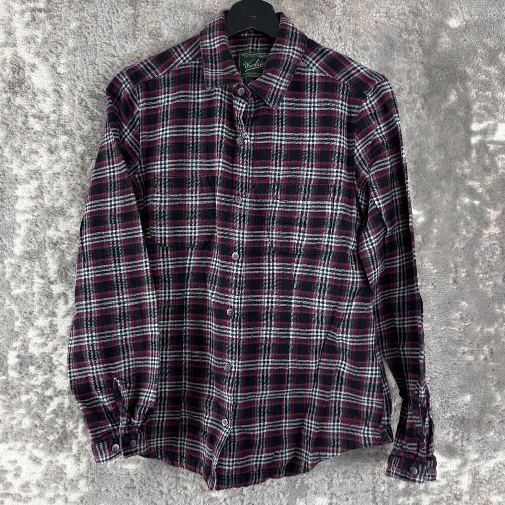 Woolrich Size M Plaid Flannel Casual Button Top Red Black Long Sleeve‎ Collar